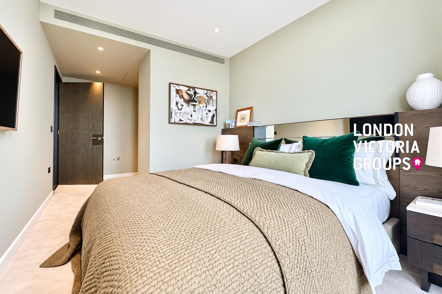 8 Carnation Way, LONDON